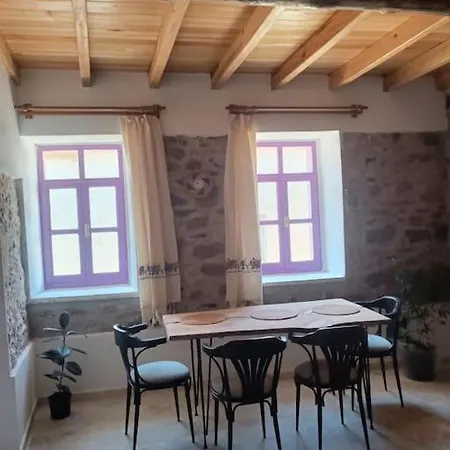 Tarihi Restore Edilmis Evi בית נופש